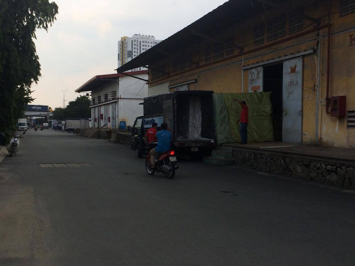 Kho bãi ở ga Giáp Bát, Hà Nội